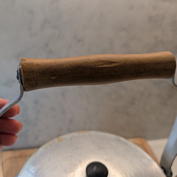 Vintage Aluminum Teapot - TT 27TM - Retro Cuisine Decoration - Picture 7 of 16